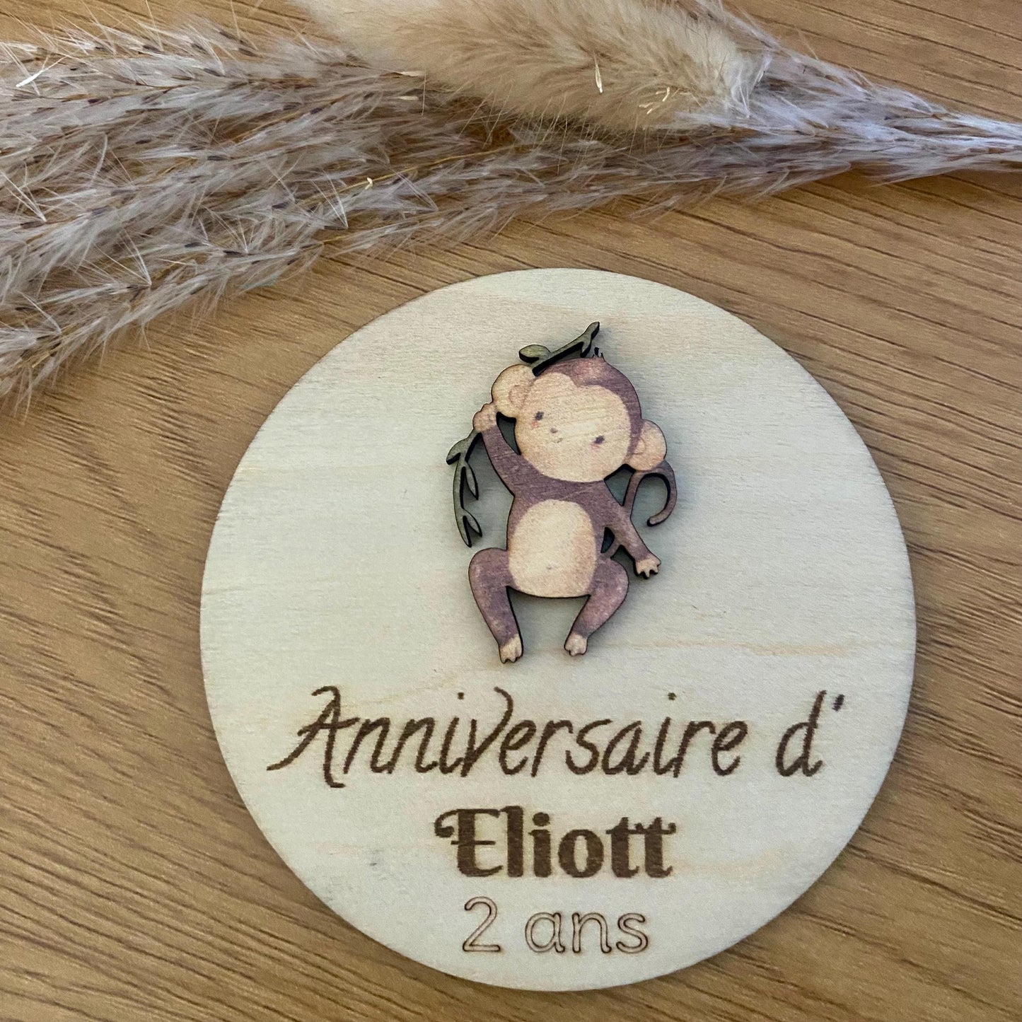 Détail magnet personnalisé singe pour anniversaire