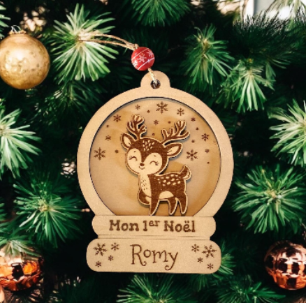 Boule mon 1er noel bois avec petit renne en relief