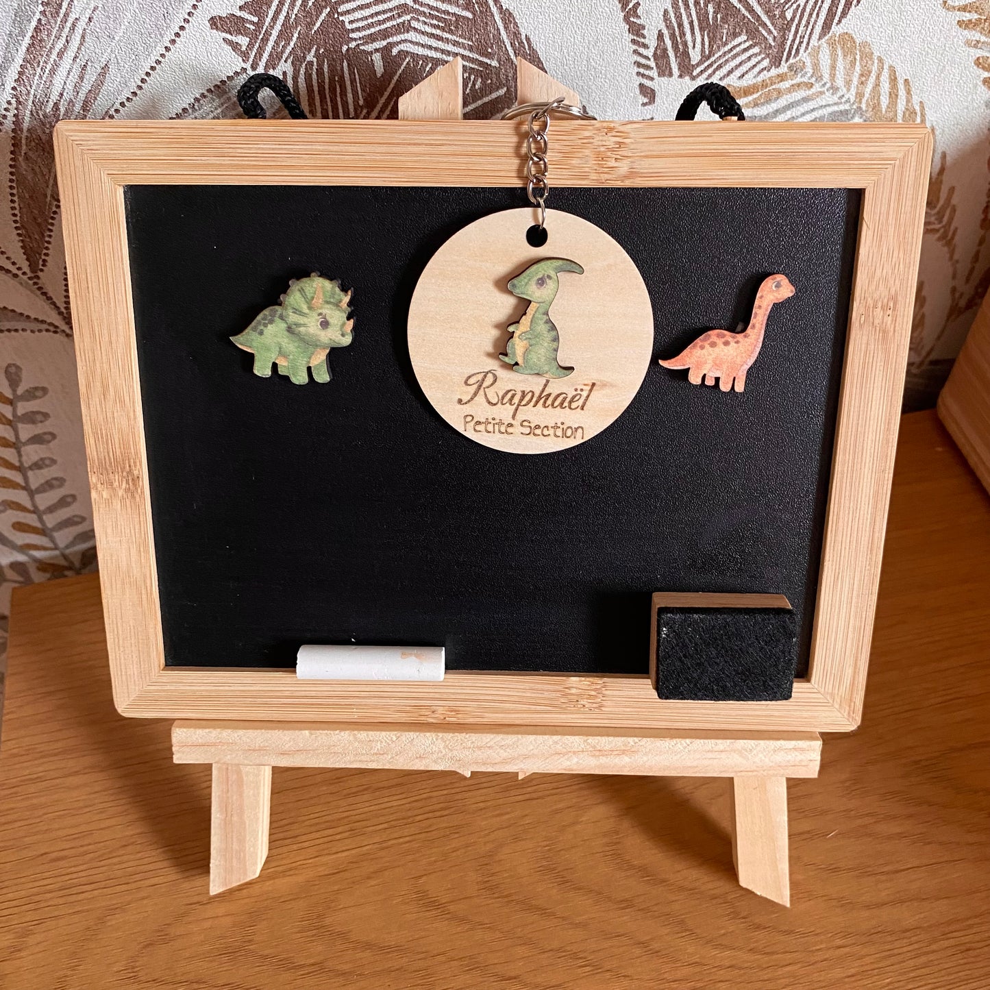 Porte-clés Bois Personnalisé dinosaures- Attache Cartable Enfant & École