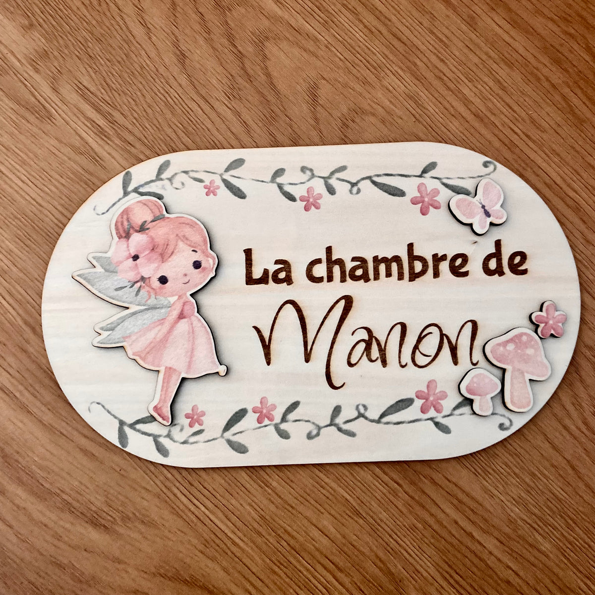 Plaque de Porte Fée en Bois Personnalisée – La Magie au Bout des Doigts