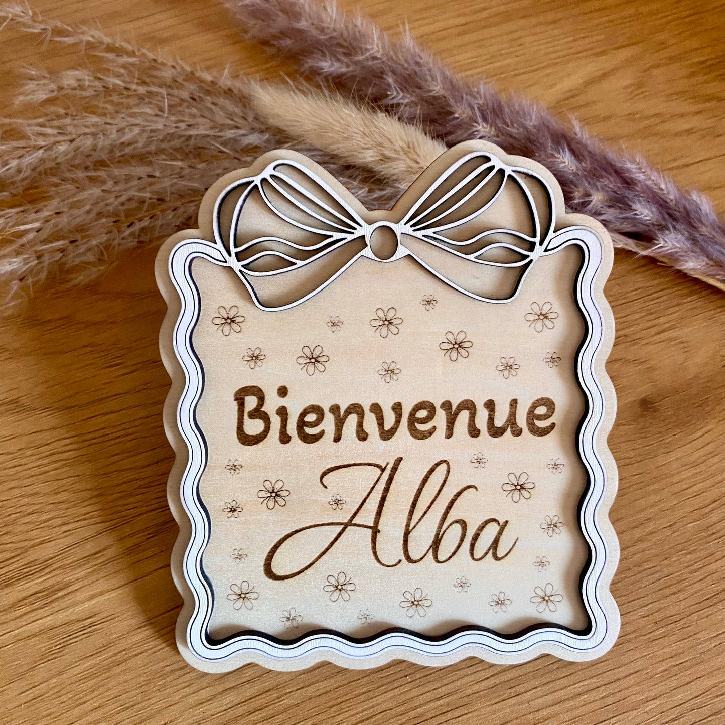 Carte en bois pour annoncer la naissance