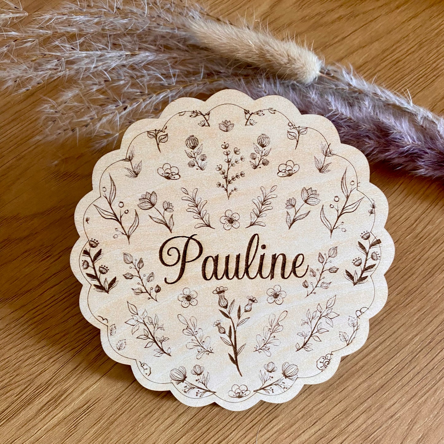 Plaque en bois naissance motif floral