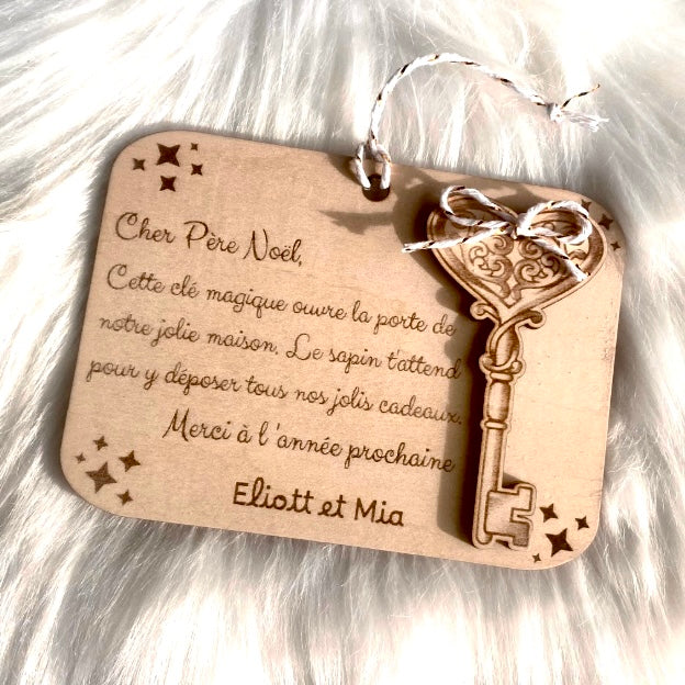 Carte en bois du pere noel accompagnée de sa cle magique