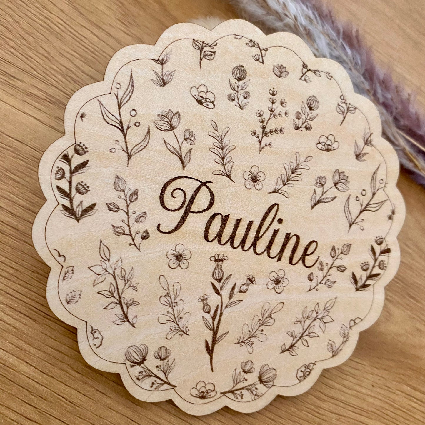 Plaque en bois naisssnce motif floral