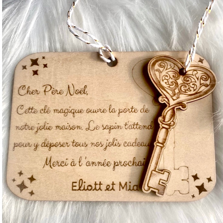 Carte en bois du pere noel accompagnée de sa cle magique