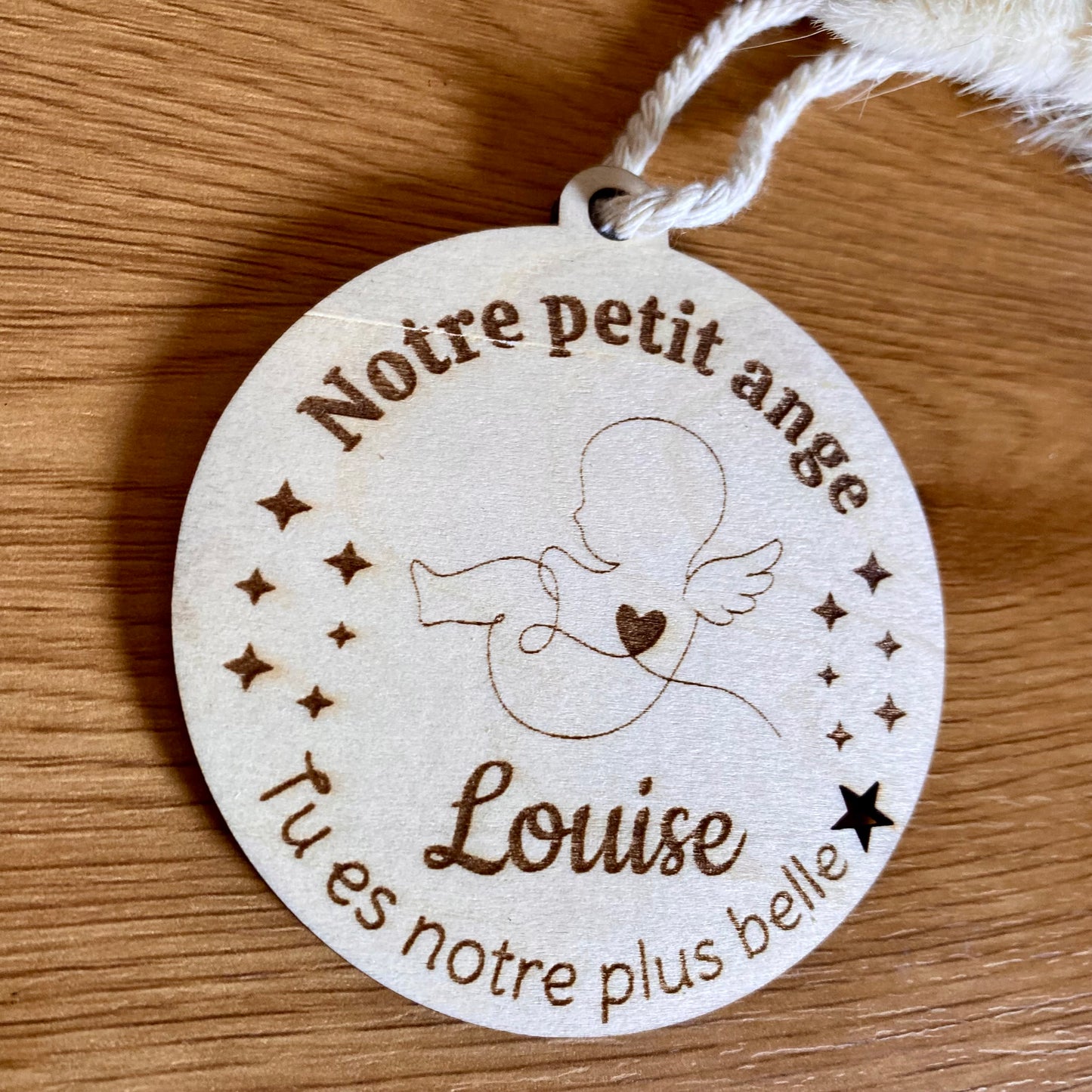 Boule commémorative en bois Bébé Ange personnalisée