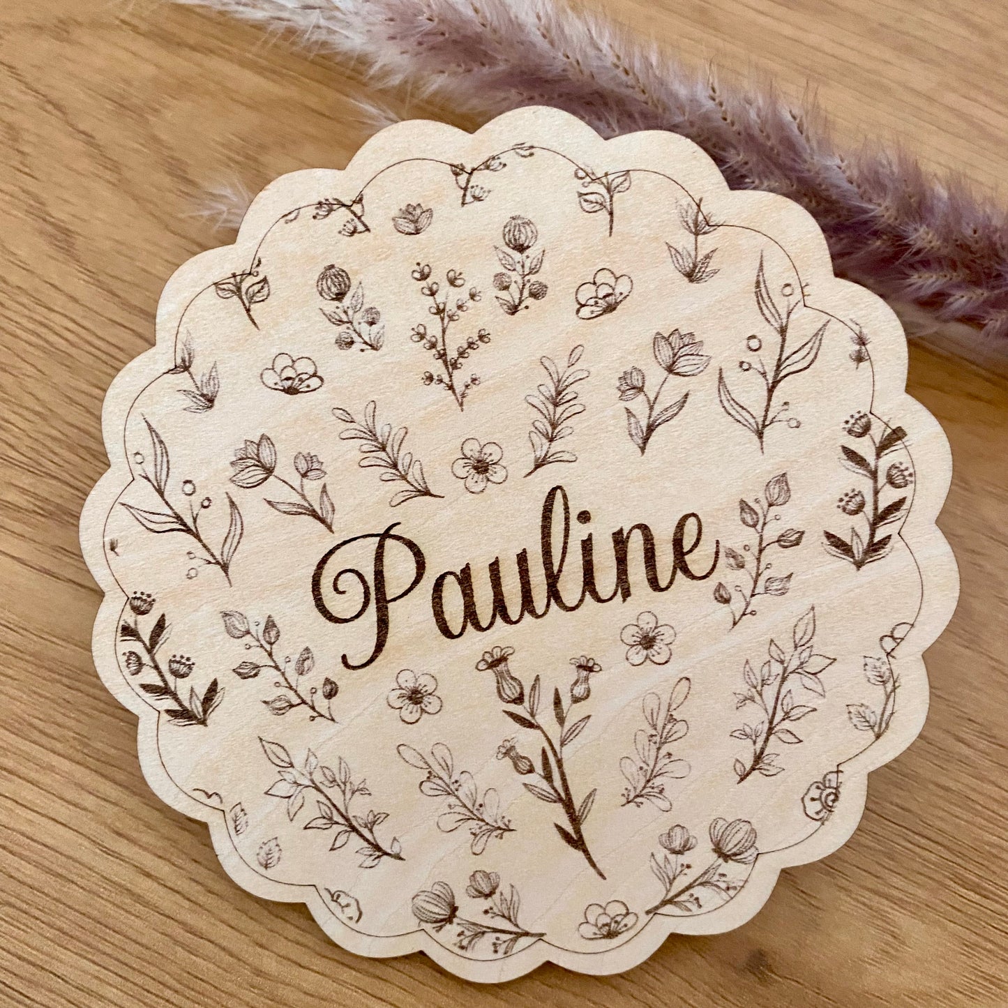 Disque en Bois Personnalisé – Modèle Prénom & Fleurs Sauvages