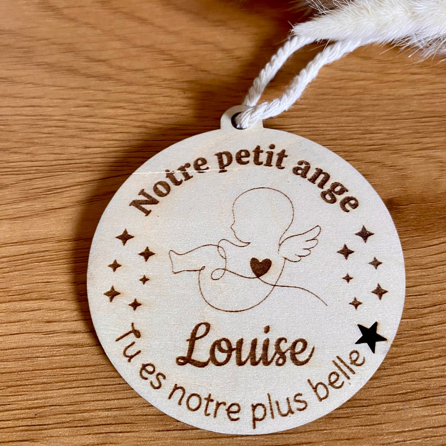 Boule commémorative en bois Bébé Ange personnalisée