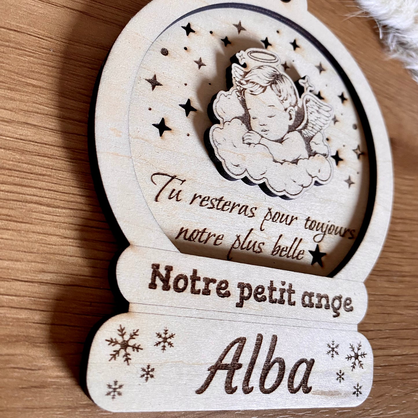 Boule commémorative en bois Petit Ange personnalisée