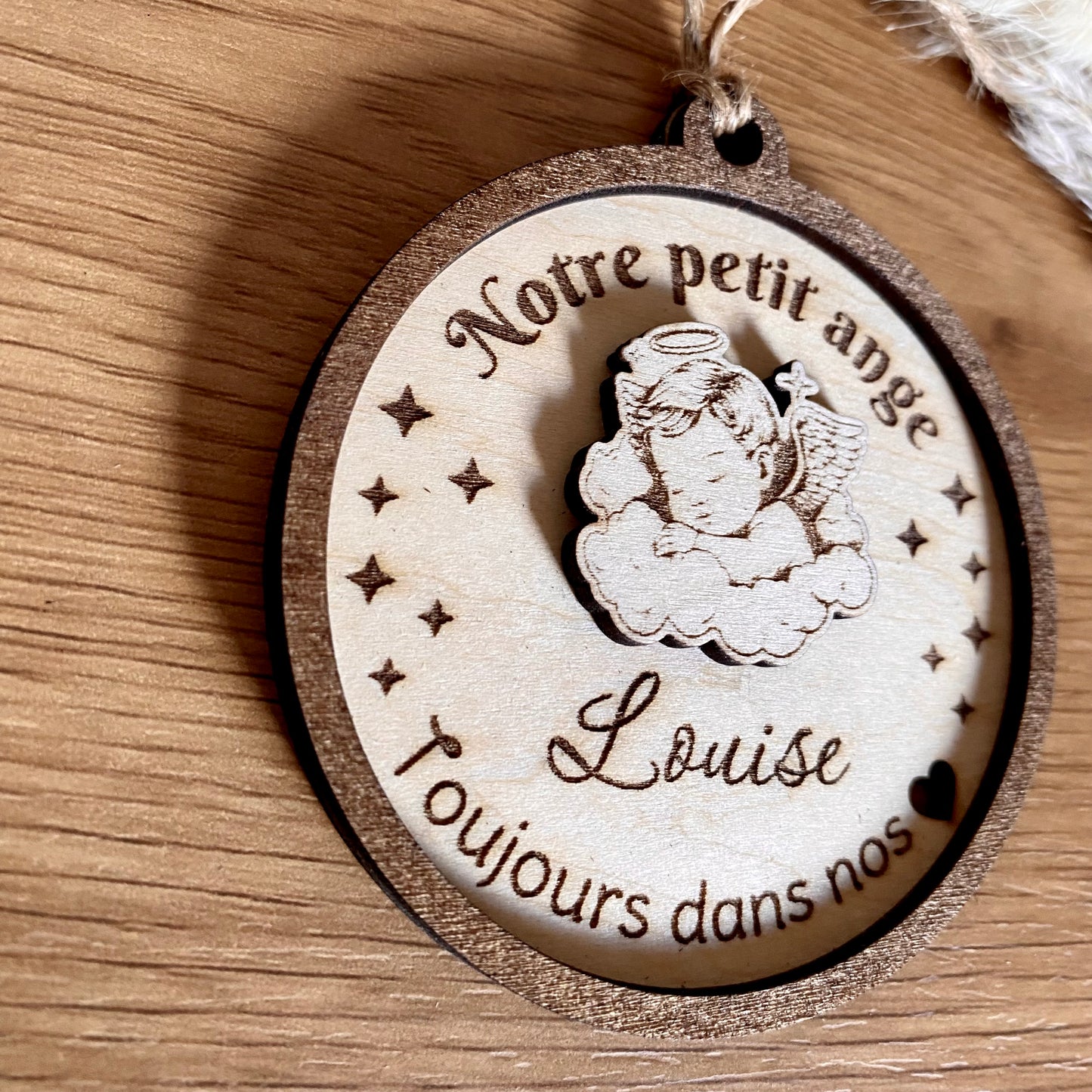 Boule de Noël Commémorative Bébé Ange Personnalisée en Bois