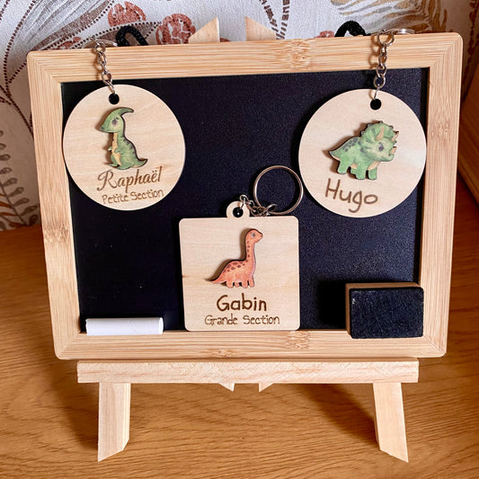 porte-cles-bois-personnalise-dinosaure-prenom-raphael-petite-section-cartable-enfant⁠
