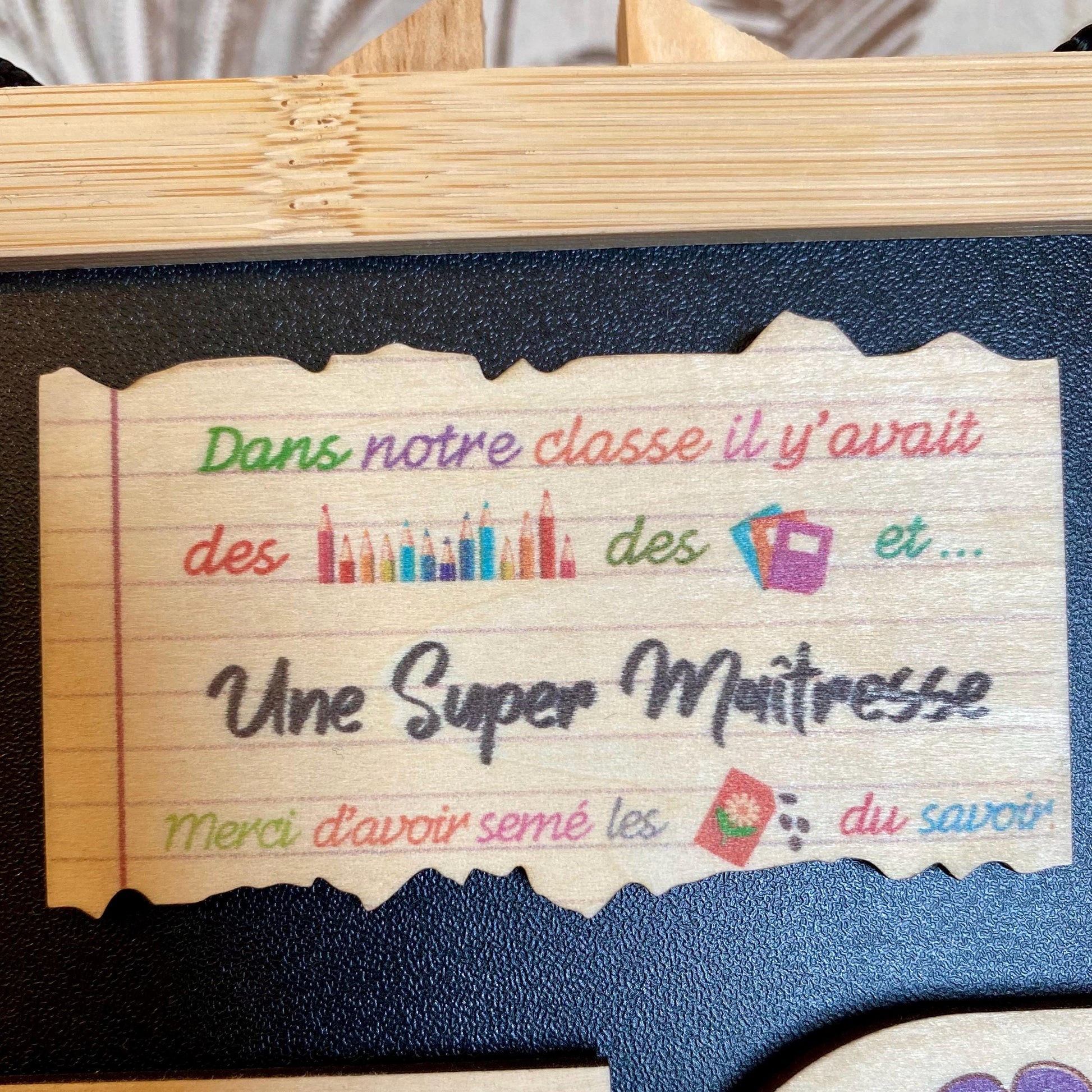 magnet feuille déchirée en bois pour maîtresse