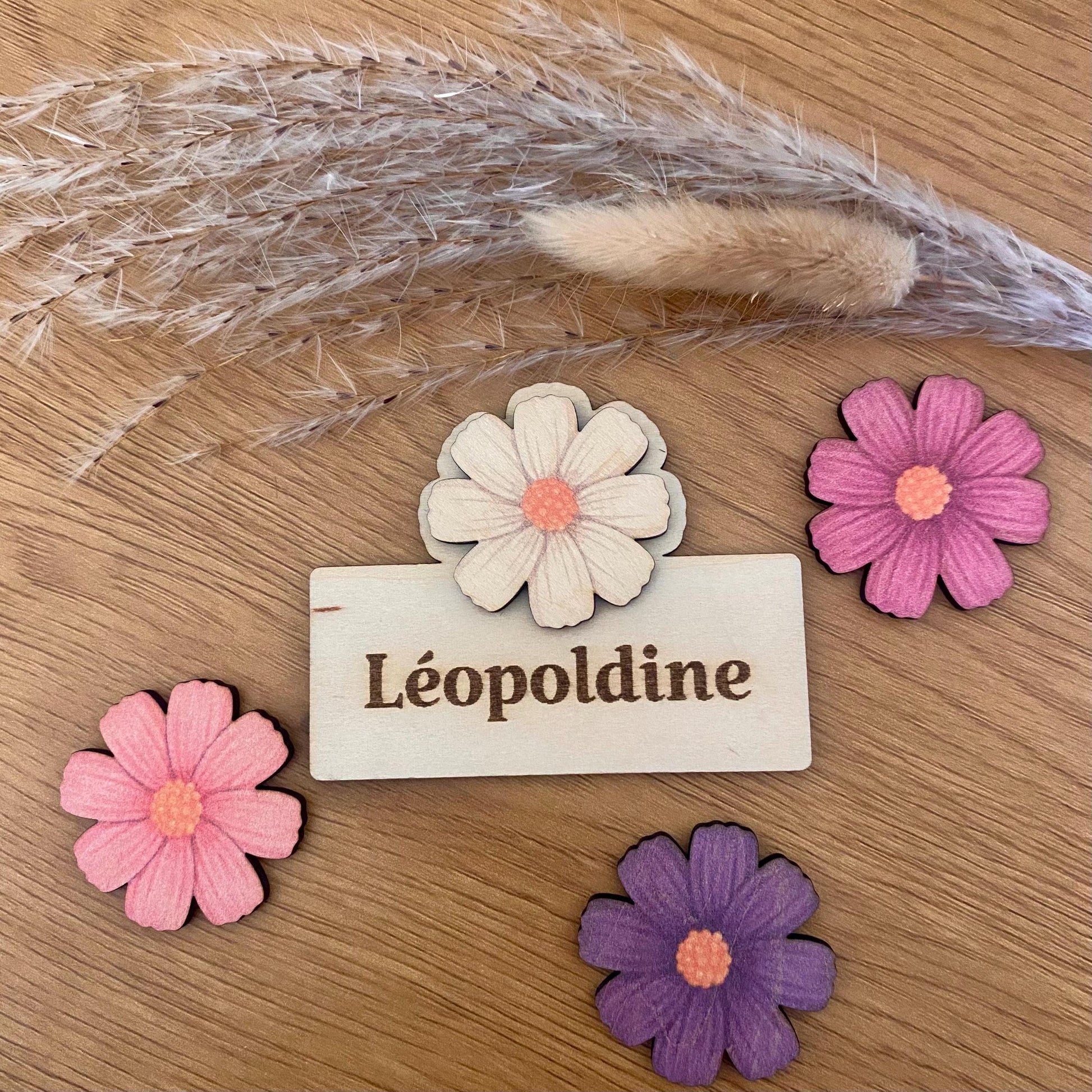Détail marque places  personnalisé thème floral pour baby shower