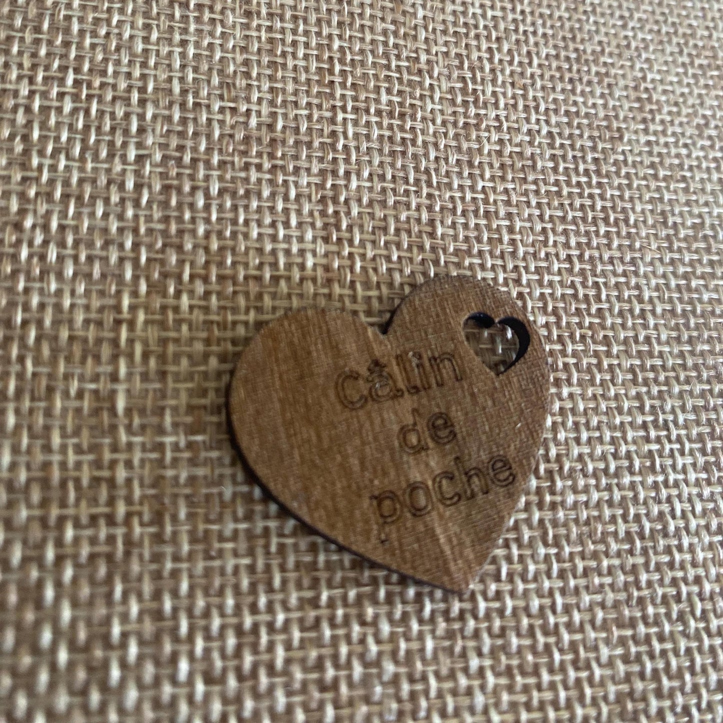 Câlin de Poche Cœur en Bois – Un Message d'Amour à Porter sur Soi