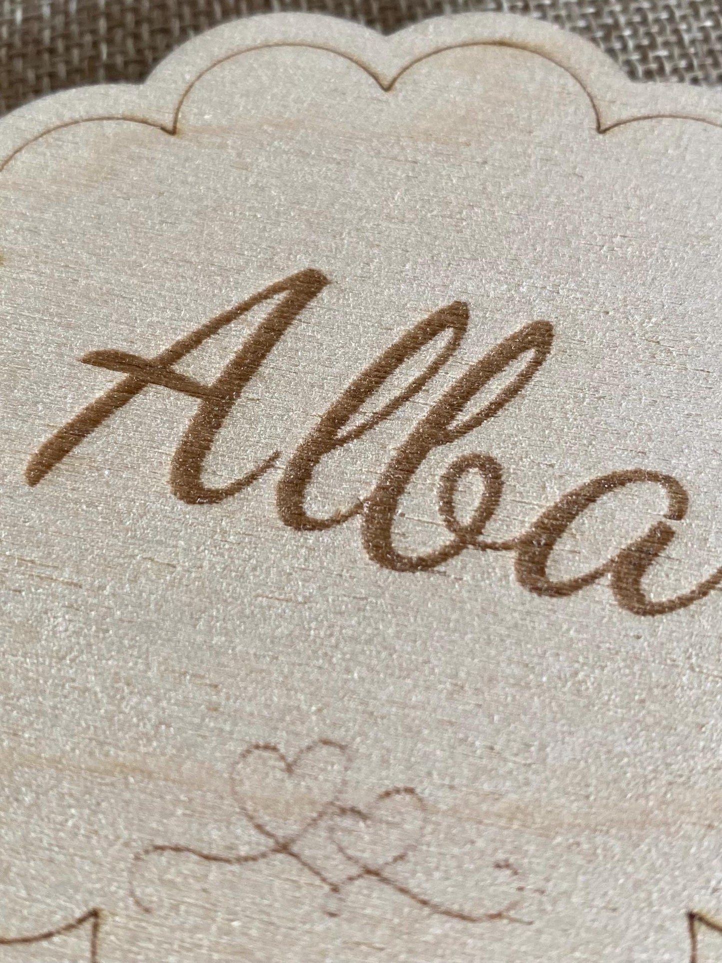 Carte de Bienvenue Bébé en Bois Personnalisée – Souvenir de Naissance
