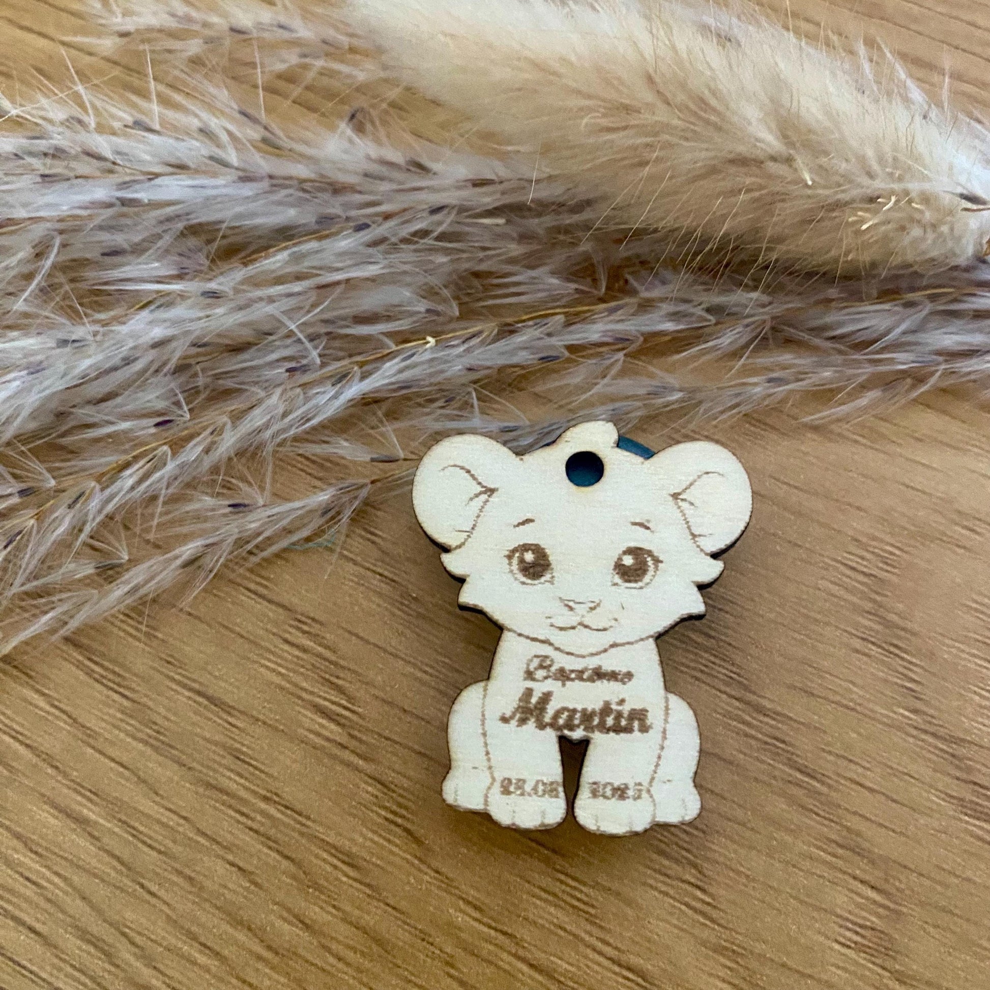 etiquette en bois baptême theme lion