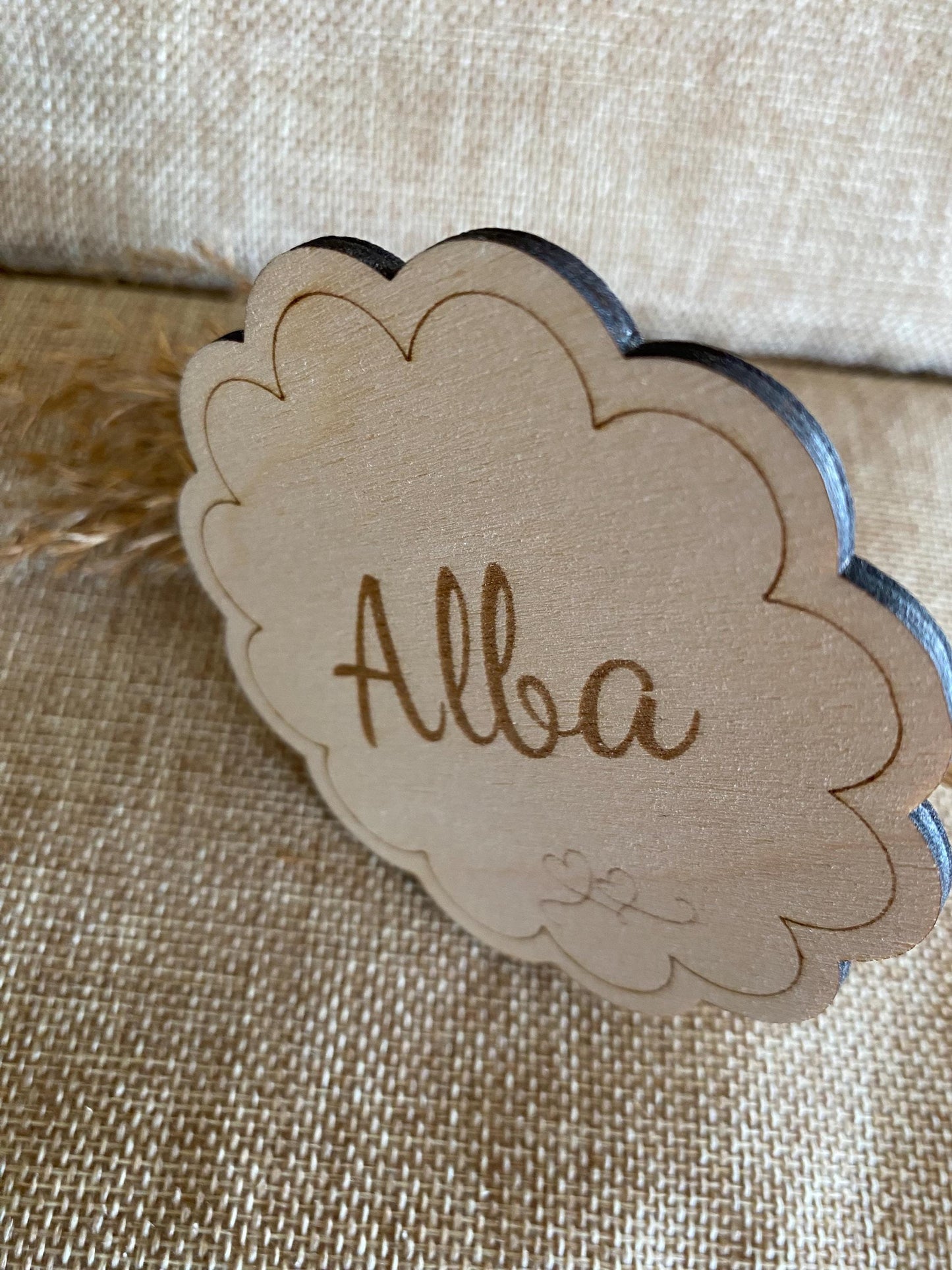 Carte de Bienvenue Bébé en Bois Personnalisée – Souvenir de Naissance