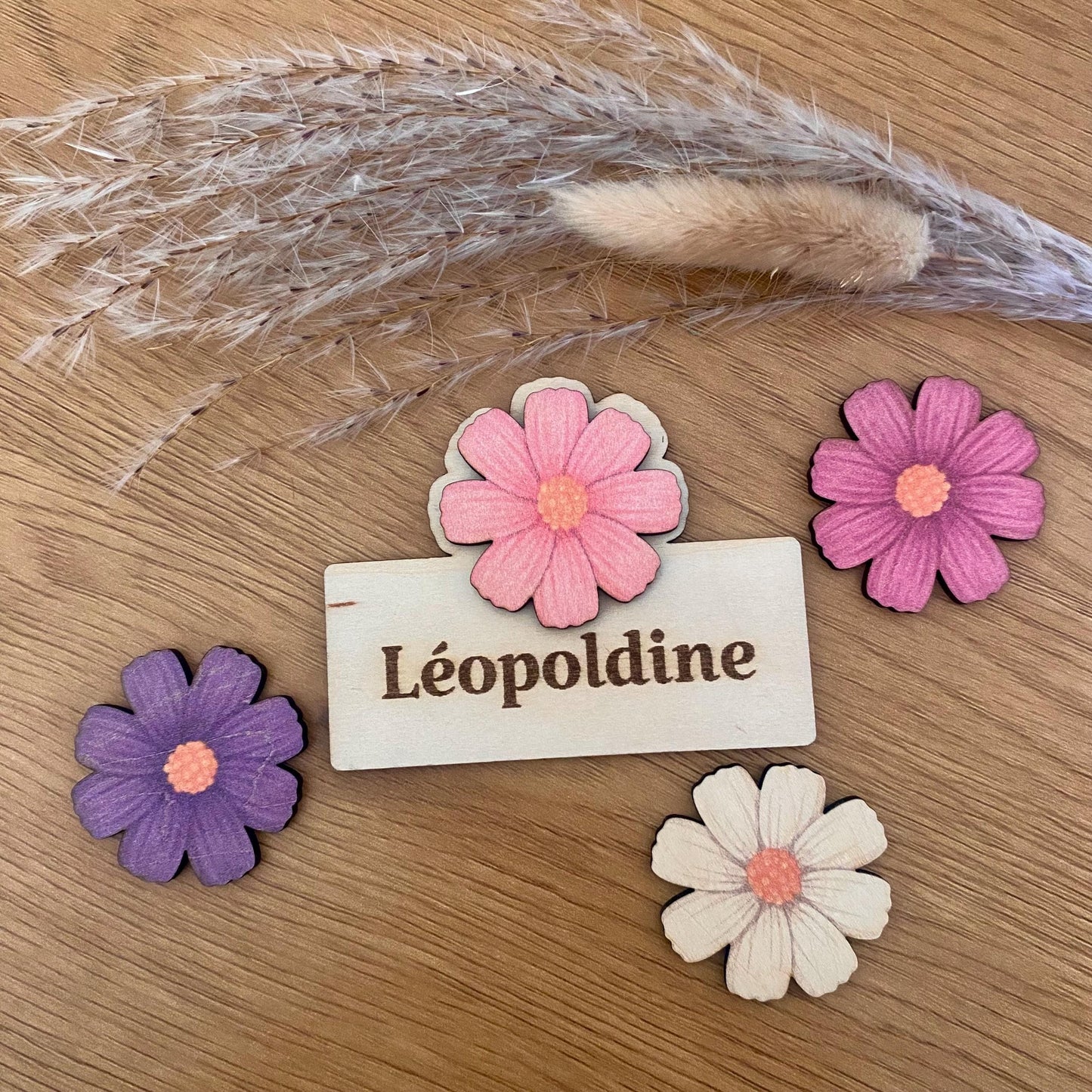 Marque-Place ou magnet Fleur Personnalisé – Souvenir Baptême & Baby Shower
