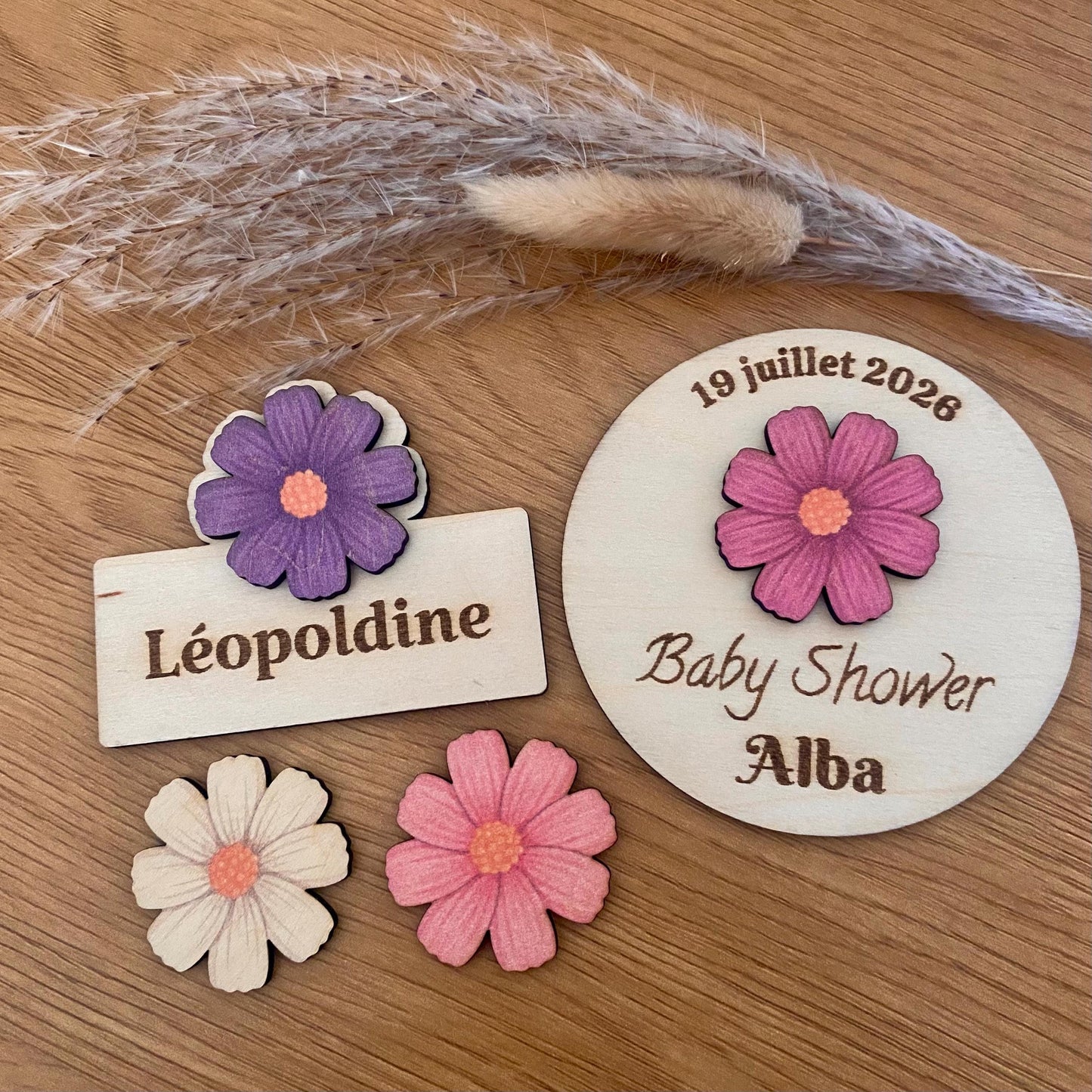 Magnet en bois avec fleur en relief pour cadeau invité