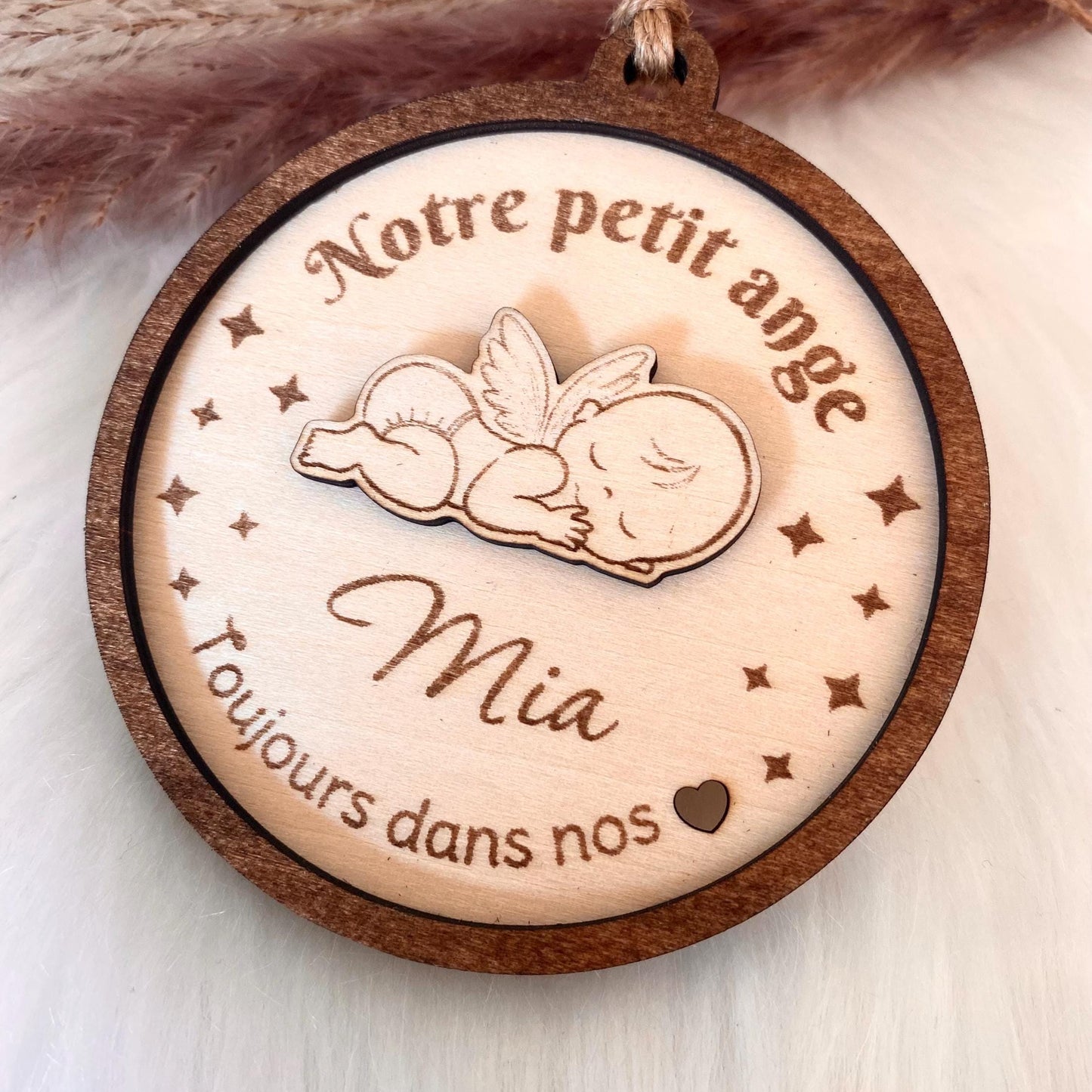 Boule commémorative bébé ange en bois avec prénom gravé