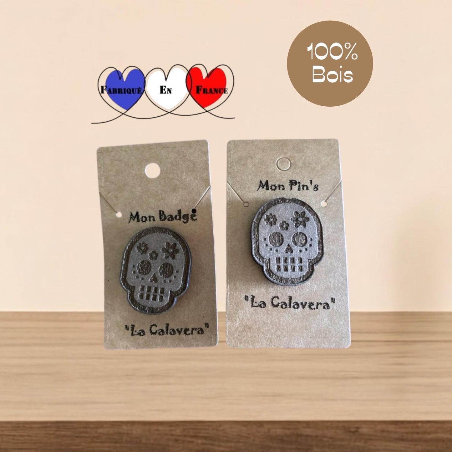 Pin's  ou badge en bois gravé  en forme de Calavera