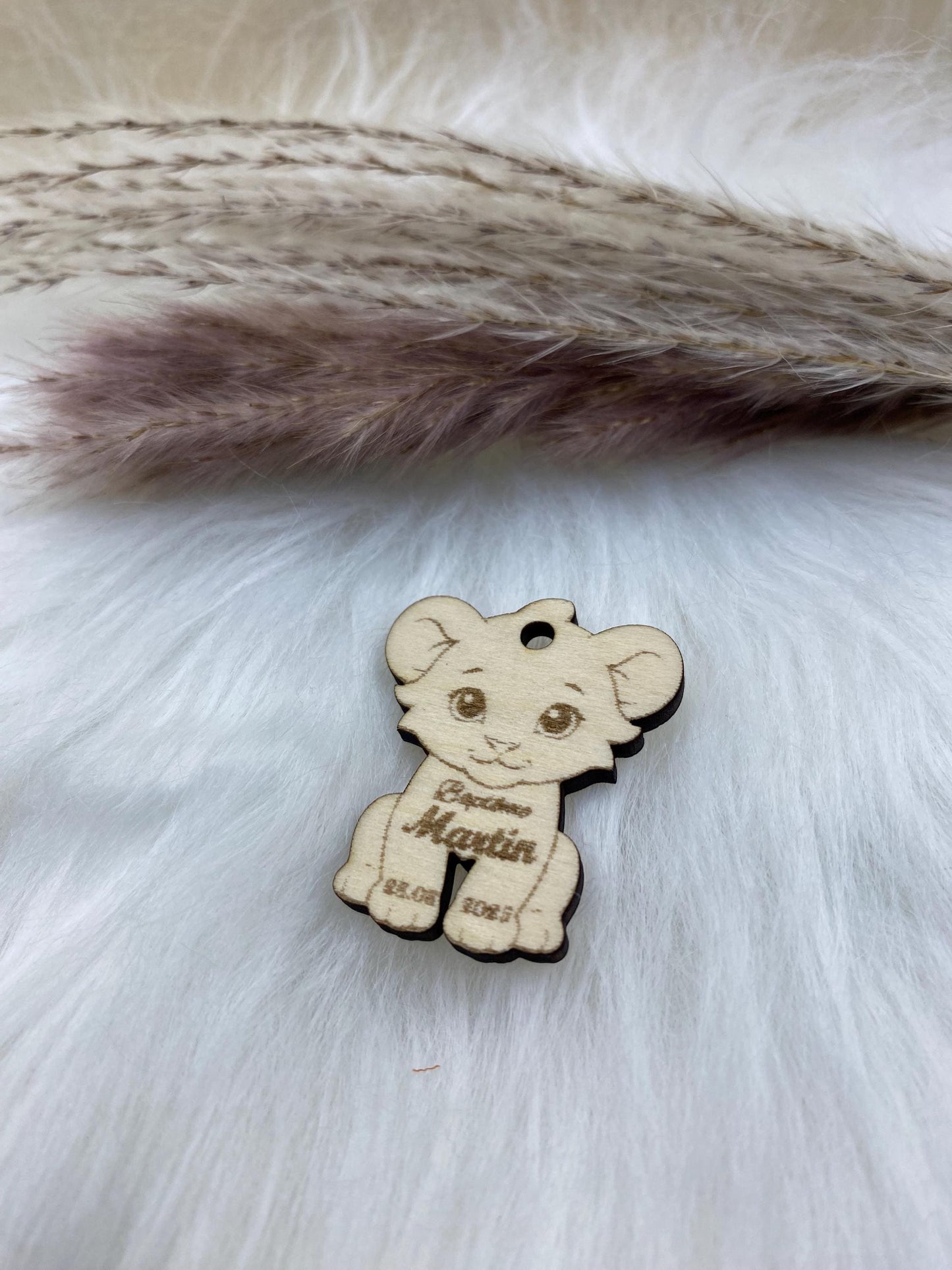 Étiquettes en Bois Personnalisées – La Touche Naturelle pour vos Cadeaux d'Invités