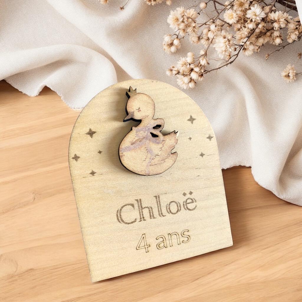 Cadeau invité magnet bois cygne personnalisé