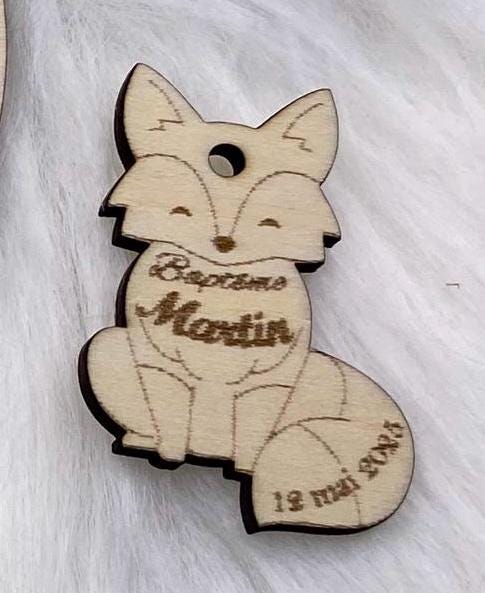 Étiquettes en Bois Personnalisées – La Touche Naturelle pour vos Cadeaux d'Invités