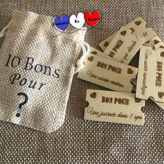 Bons d'amour en bois personnalisés dans un pochon pour cadeau couple