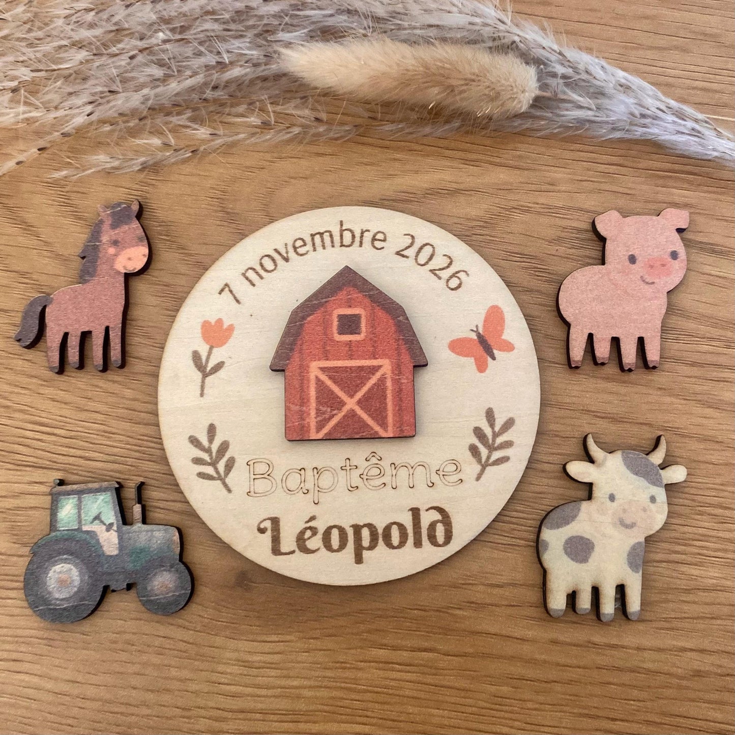 Assortiment de magnets en bois thème ferme (vache, cochon, cheval) avec personnalisation.