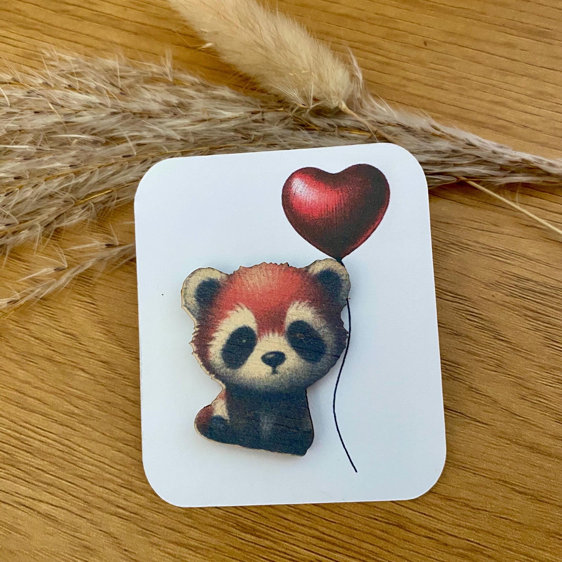 Câlin de poche panda roux en bois avec sa mini carte
