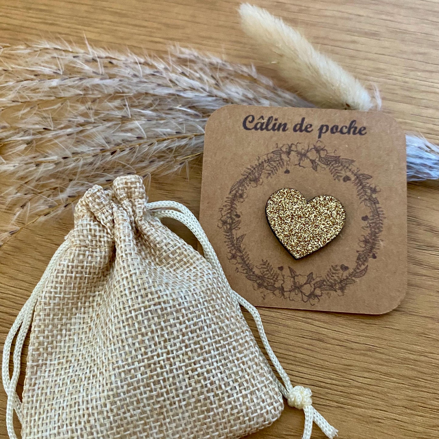 Cœur en bois pailleté personnalisé avec son pochon