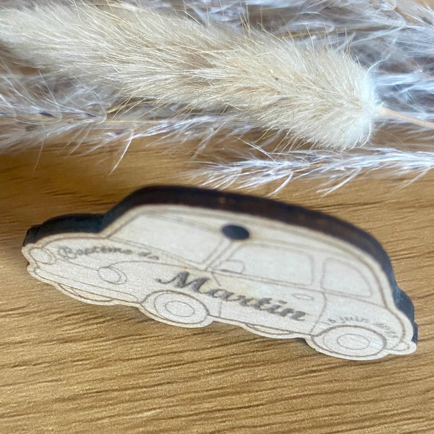 Étiquettes personnalisées en bois pour cadeaux d'invités et dragées - Tracteur, fusée, voiture...