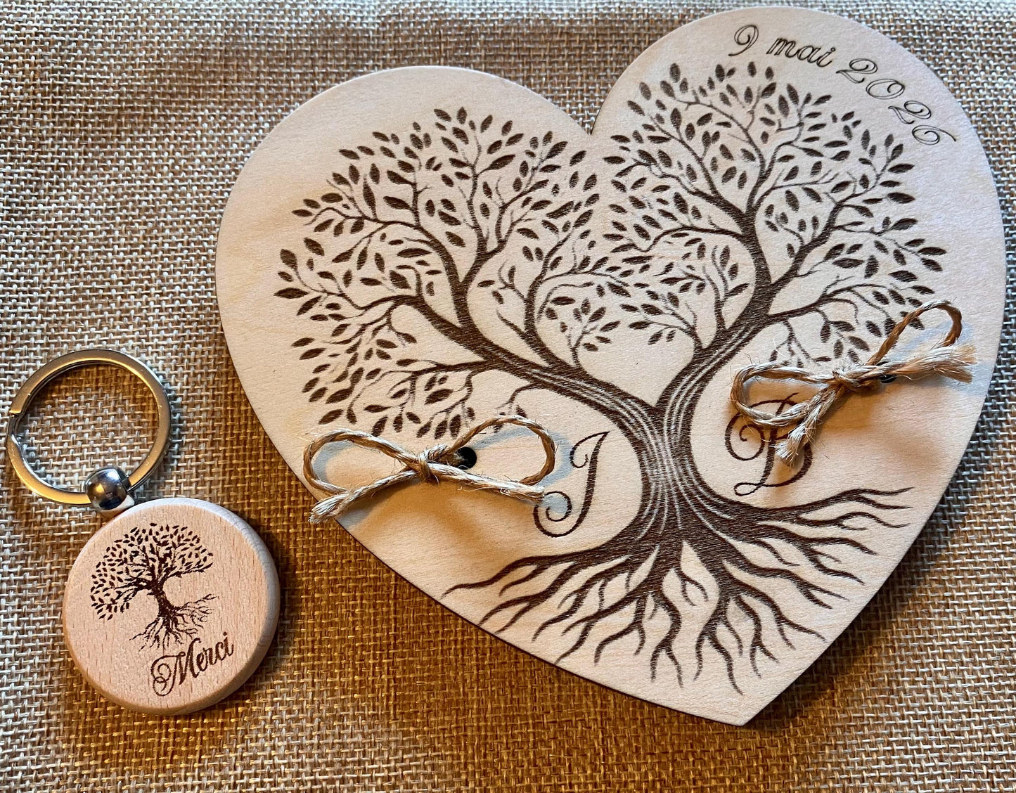 Porte-Alliances en Bois « Arbre de Vie » – Personnalisé pour votre Mariage