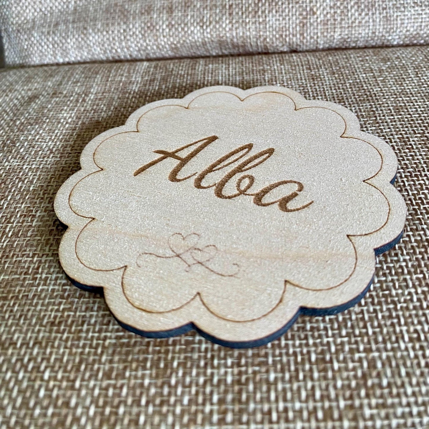 Carte de Bienvenue Bébé en Bois Personnalisée – Souvenir de Naissance