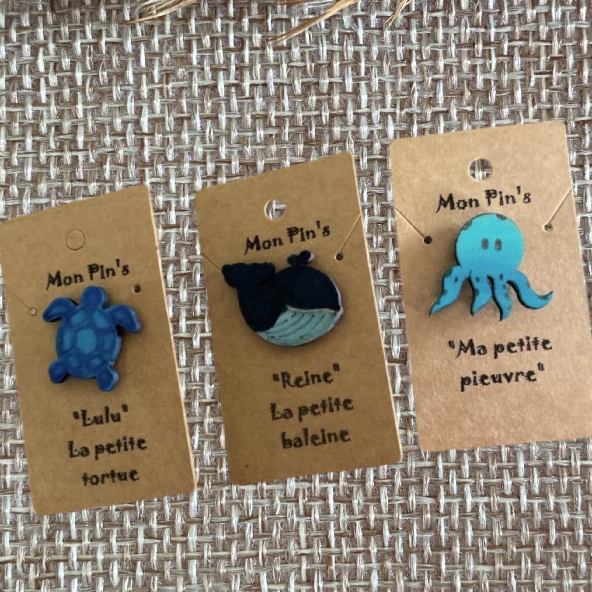 Accessoire pin's Reine la petite baleine en bois