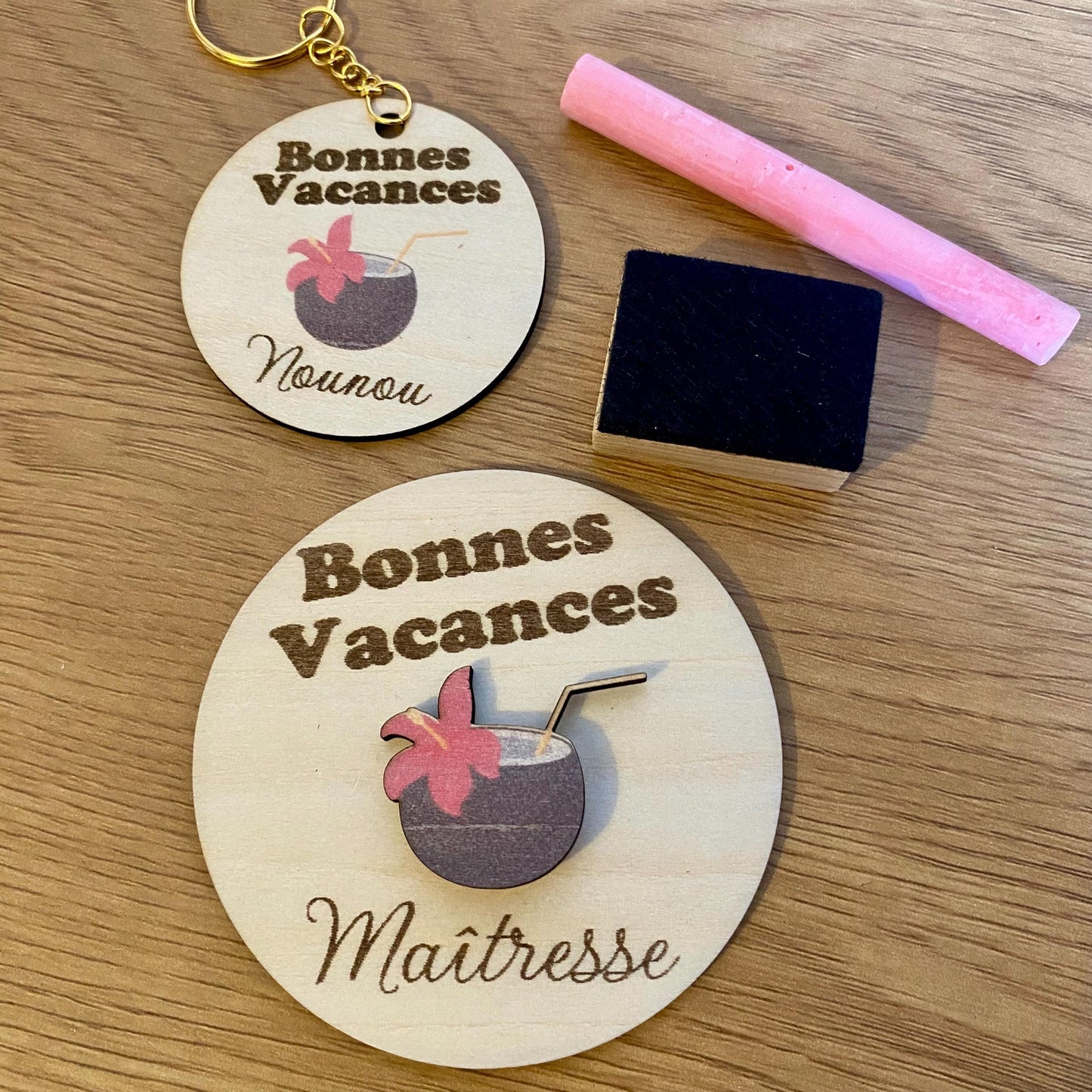 Magnets & Porte-clés "Souvenirs de Vacances" – Le Cadeau de Fin d'Année Idéal