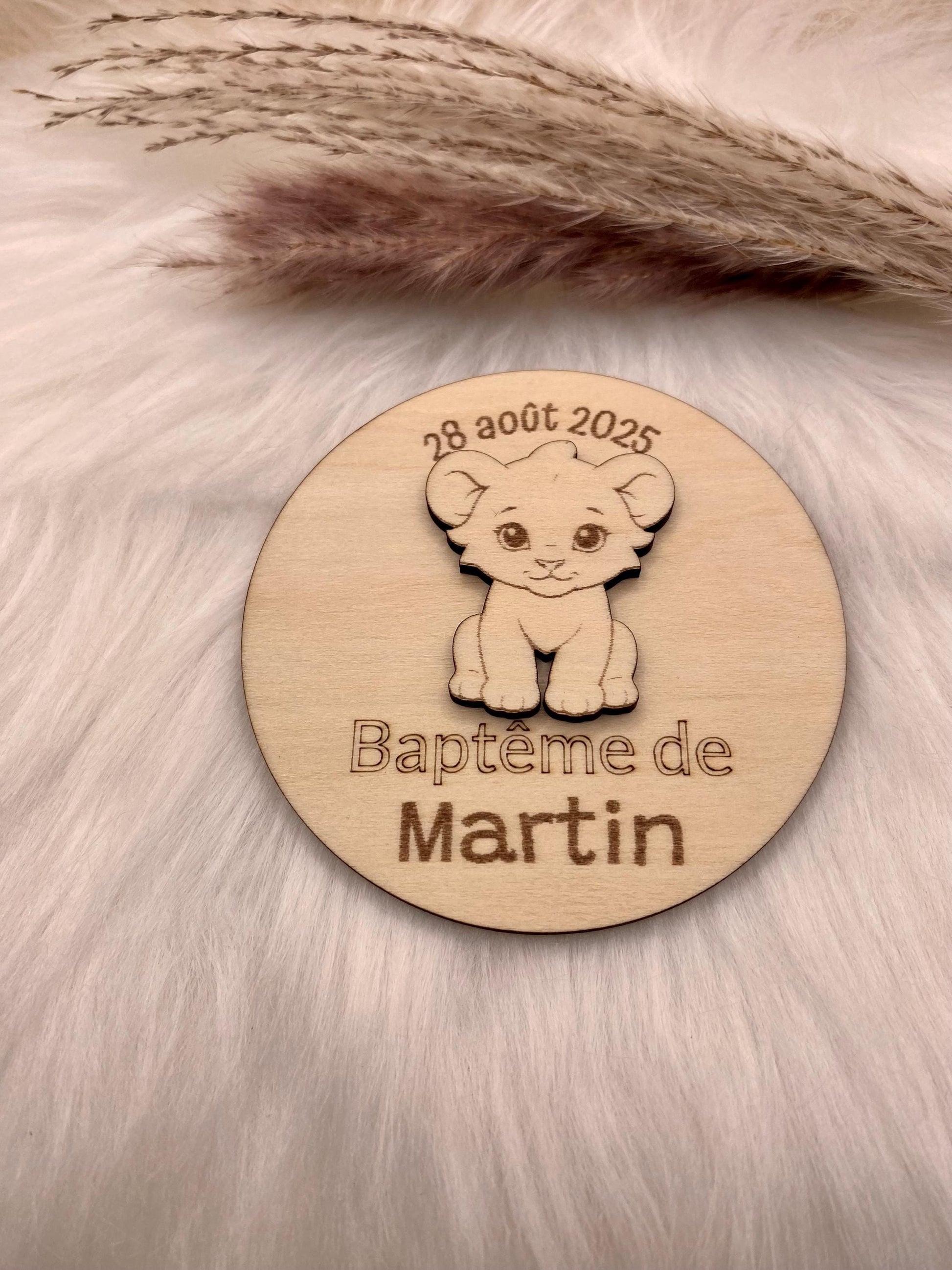 magnet rond en bois lionceau baptême