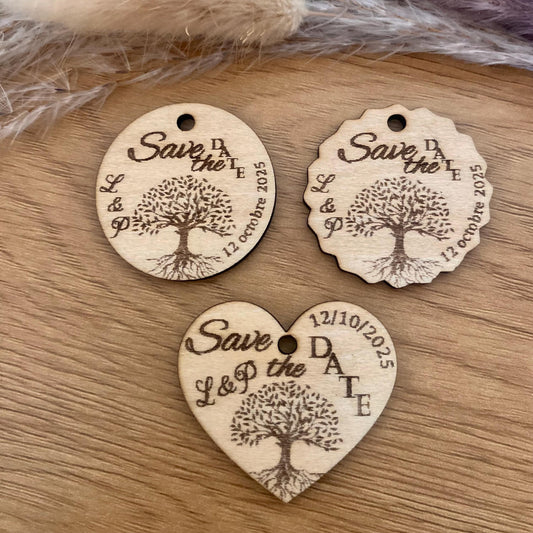Assortiment d'étiquettes en bois rondes; coeur ou crantées