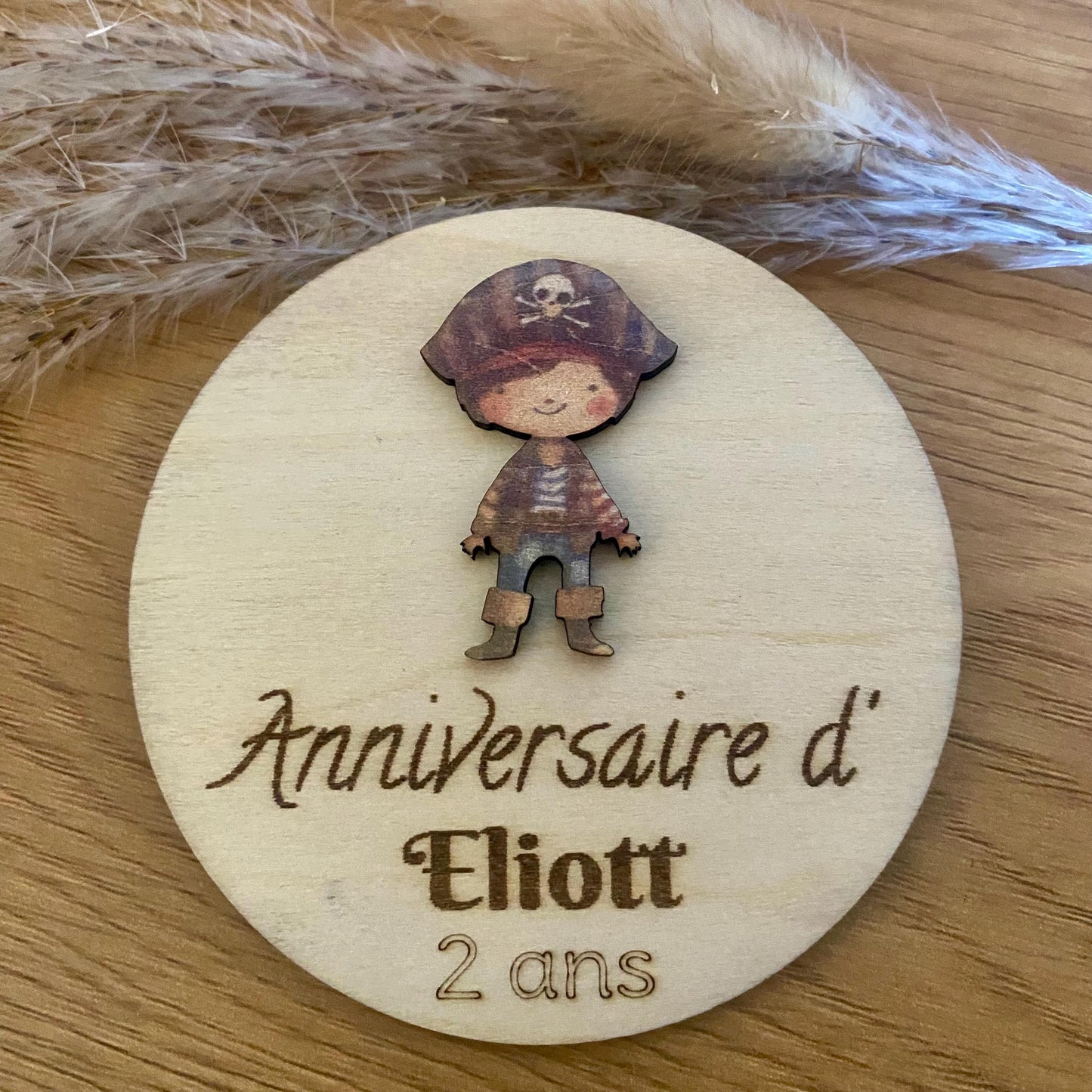 Magnet baptême ou anniversaire Personnalisé en Bois – Thème Héros Enfant