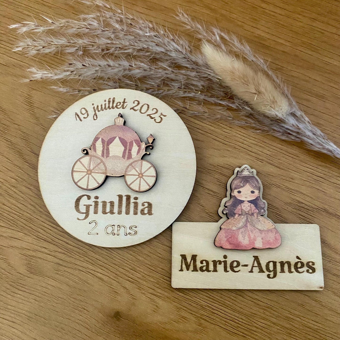 magnet en bois et marque place pour anniversaire theme princesse carrosse