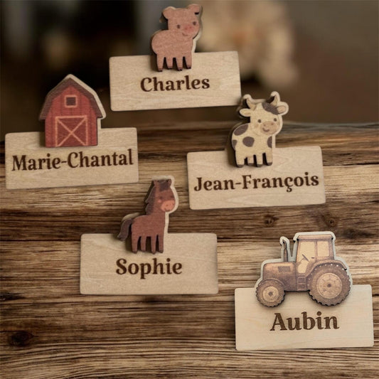 marque place avec personnage de la ferme tracteur vache cheval cochon